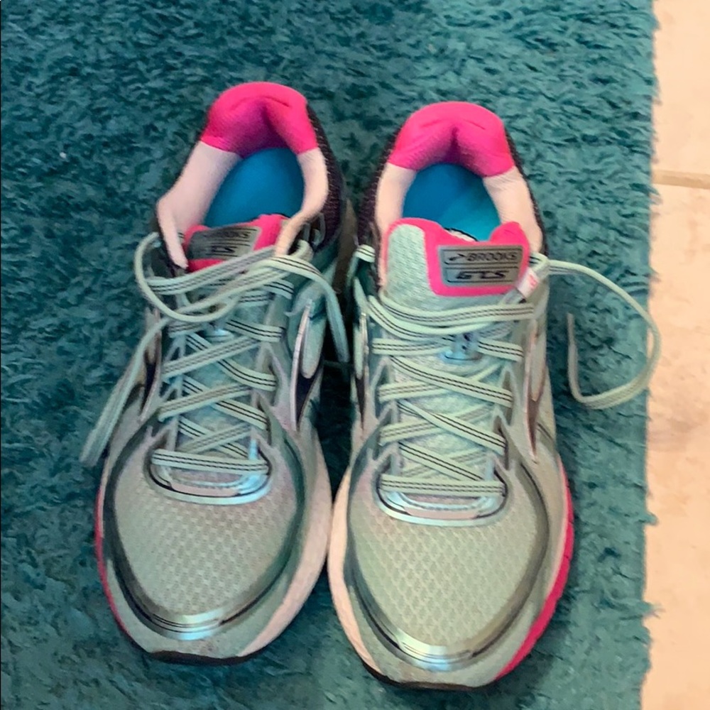 Brooks adrenaline size 8 1/2 Medium width Pre-owned